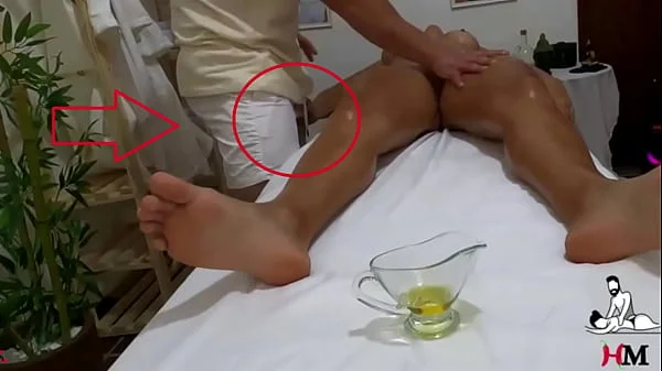 FLAGRANTE - Casada filmada peladinha em sala de atendimento de massagem tantrica REAL - Massage