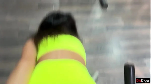 Trainer offers new exercises and fucks Katty right in the gym